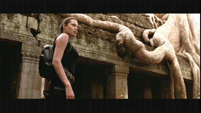 Fotograma sacado de la película de Tomb Raider protagonizada por Angelina Jolie y grabada en Angkor