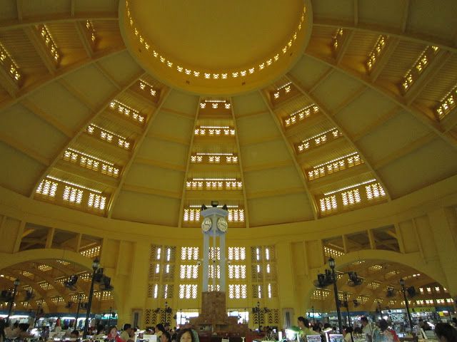 Mercado central en Phnom Penh, Camboya