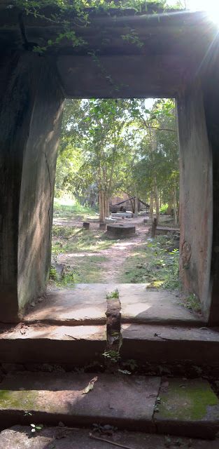 Entrando a los templos de Sambor Prei Kuk en Kompong Thom, Camboya