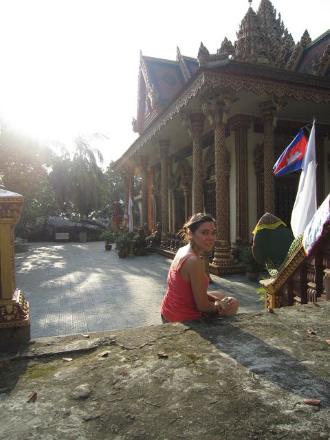 Santuario-montaña Phnom Santuk cerca de Kompong Thom en Camboya