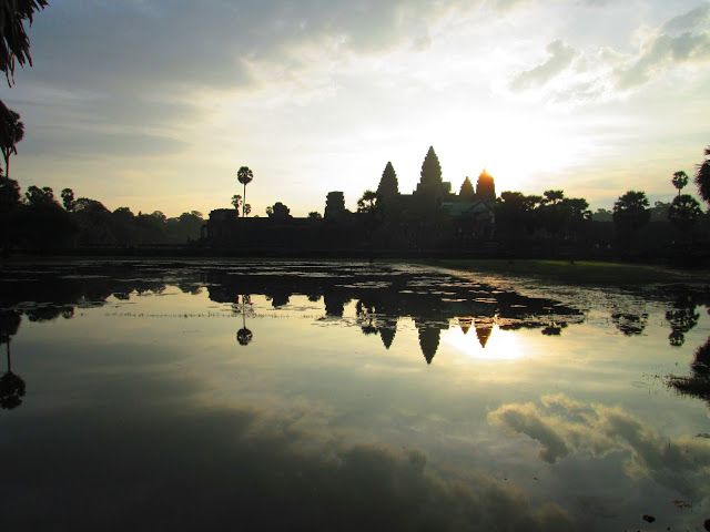 Amanecer en Angkor Wat Camboya