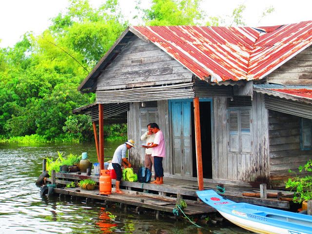 Casa flotante en el lago Tonlé Sap