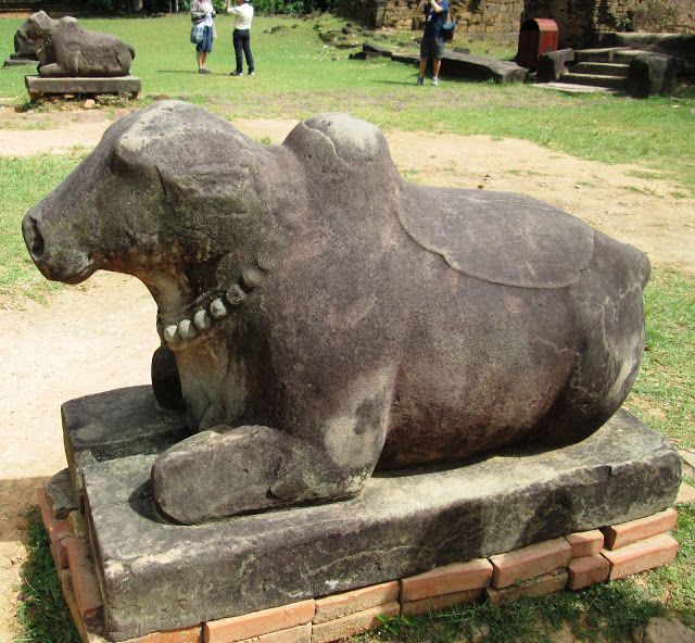 Figura de toro/buey en Preah Ko en Angkor, Camboya