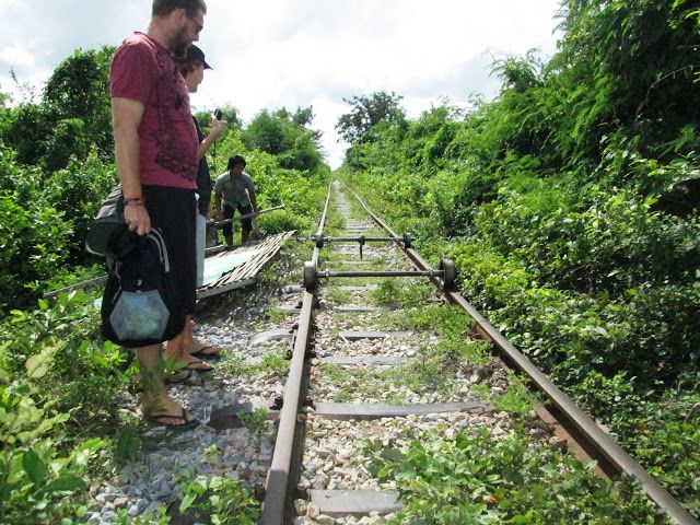 Desmontando el tren de bambú