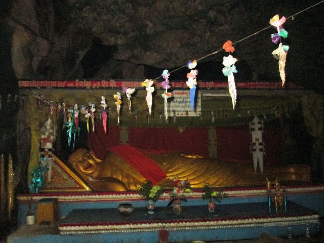 Buda tumbado en las Killing Caves