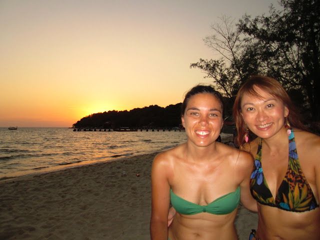 Genny y yo en la playa de Sihaknouville