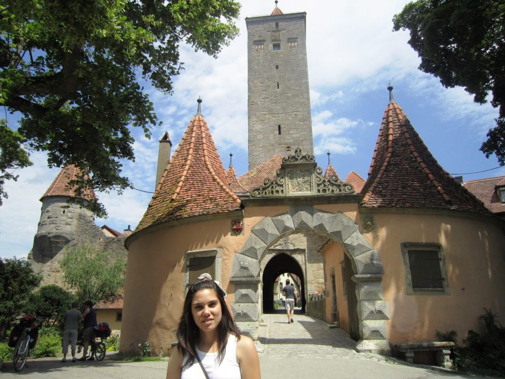 En una de las puertas del pueblo de Rothenburg