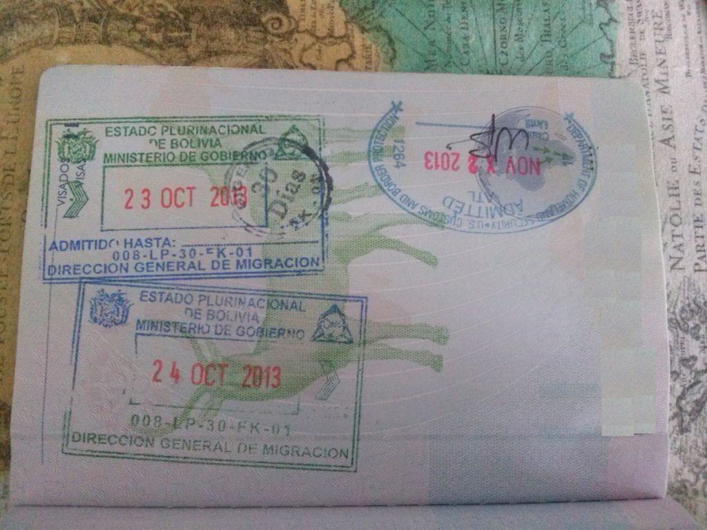 Sellos del pasaporte de entrada y salida de Bolivia