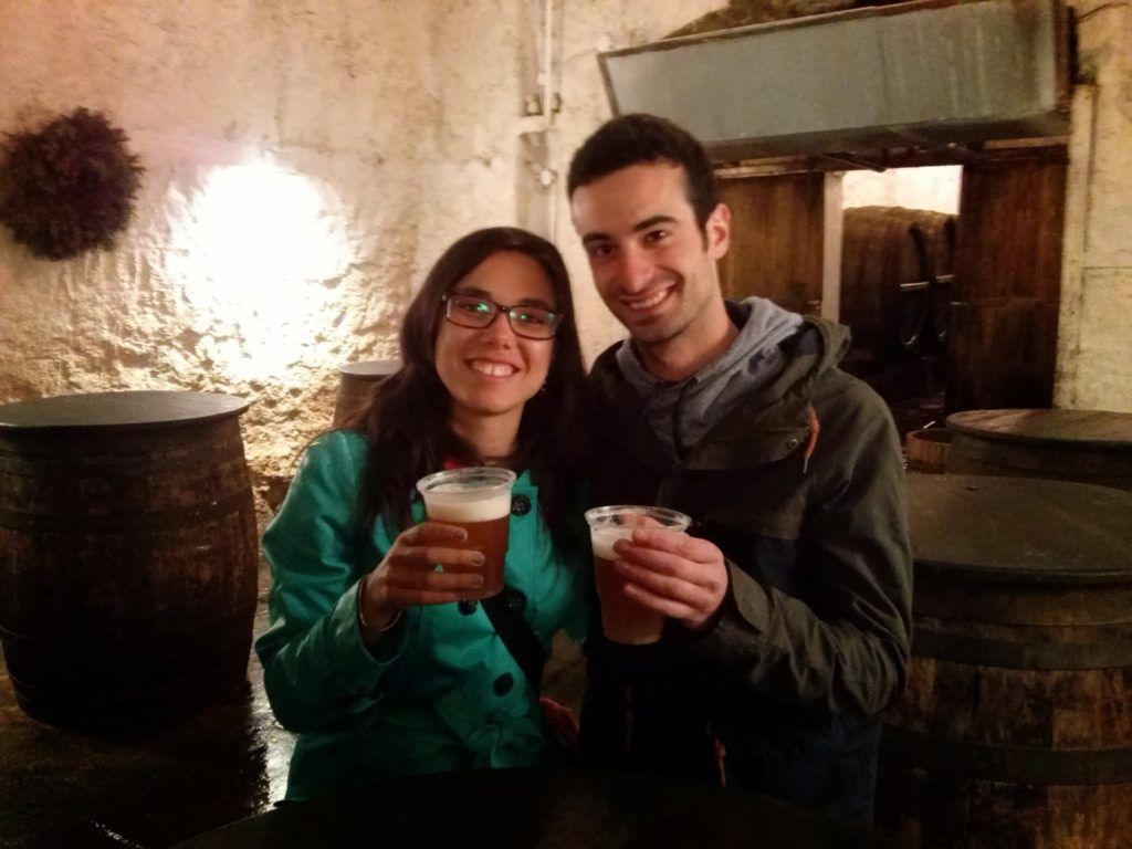 En las bodegas degustando la Pilsner Urquell