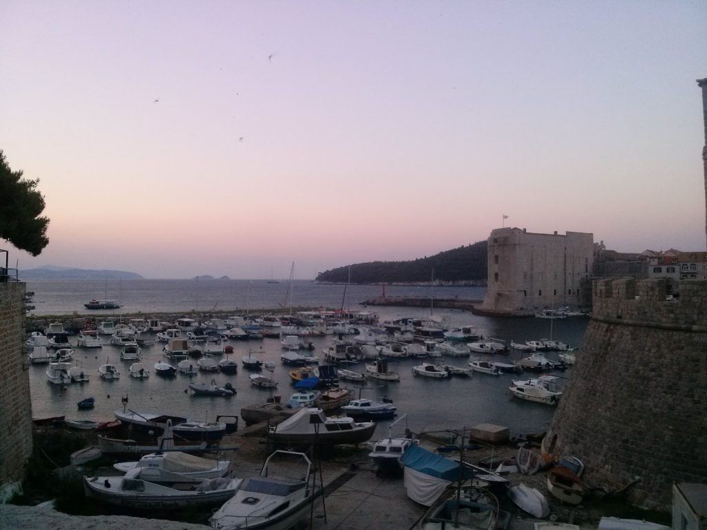 Amaneciendo a la salida del Revelin en Dubrovnik