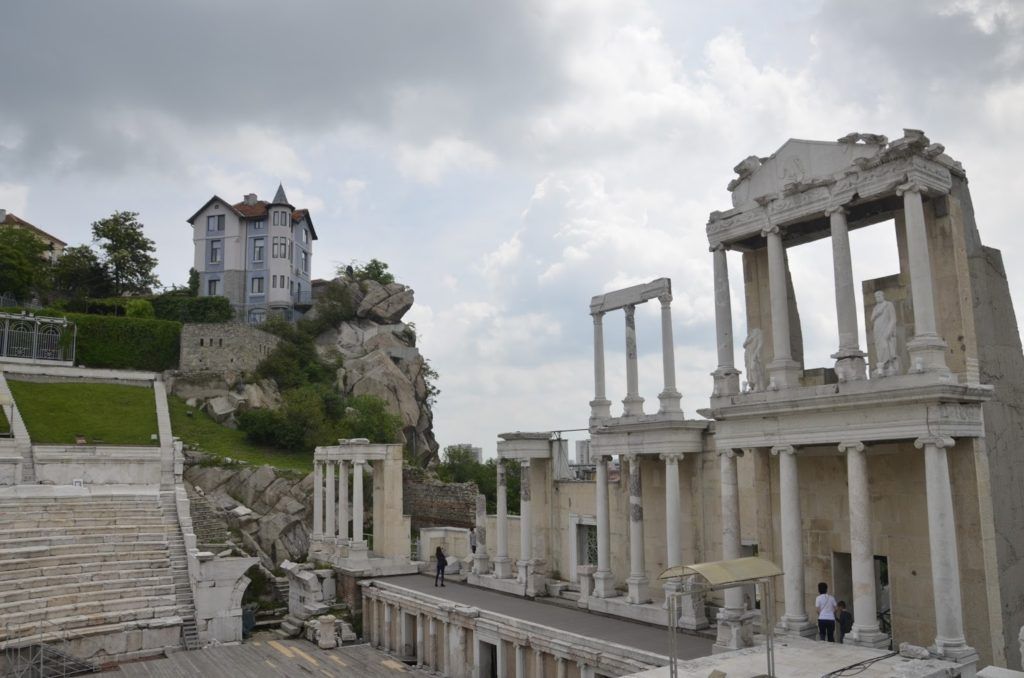 La casa azul tiene unas vistas envidiables del anfiteatro y la ciudad de Plovdiv