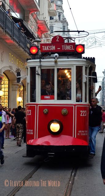Tranvía en la calle Istikal, Estambul