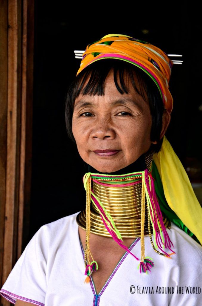 Mujer jirafa o padaung del lago Inle