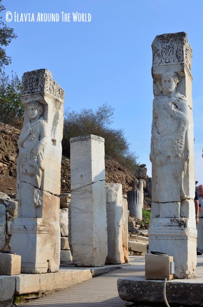 Columnas de la vía de los Curetes en Éfeso