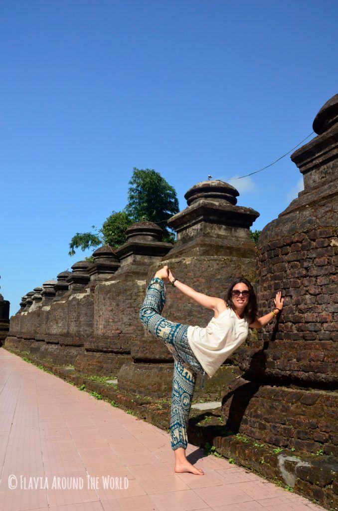 Yo haciendo el tonto en el templo de Shitthaung, Mrauk U, Myanmar