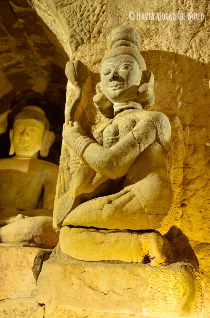 Interior del templo de Htakkan Thein, Mrauk U, Myanmar