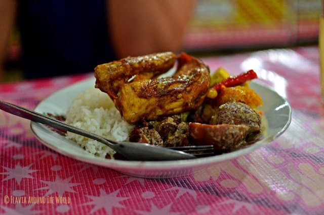 Nasi gudeg con ayam y telur