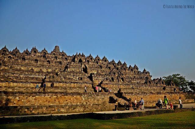 Borobudur visto desde un lateral