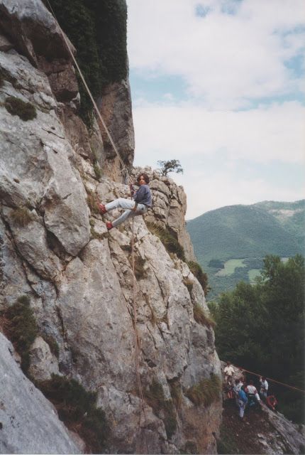 Haciendo rápel en los Picos de Europa