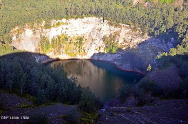 El lago negro del Kelimutu