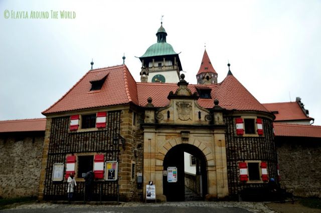 Entrada al castillo de Bouzov República Checa