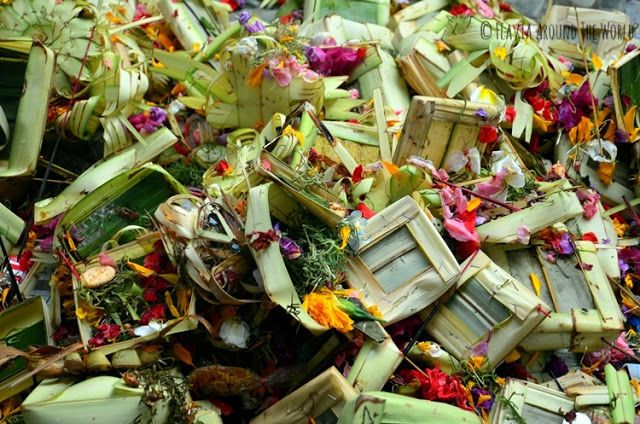 ofrendas pura tirta empul bali ubud