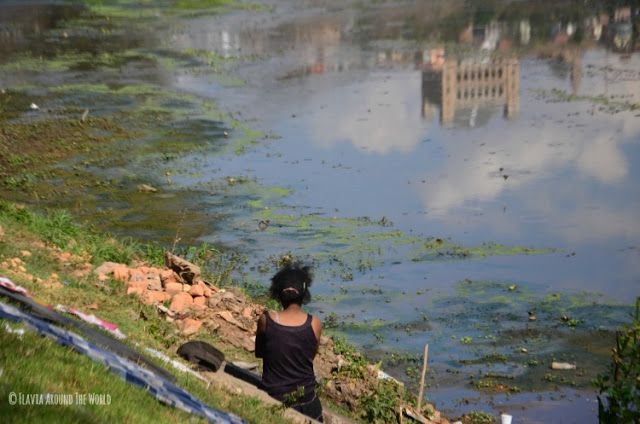 mujer antananrivo lago